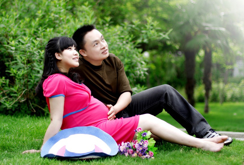 27歲孕婦難產生下兒子，老公卻總往「隔壁病房」跑！過去一看她瞬間落淚