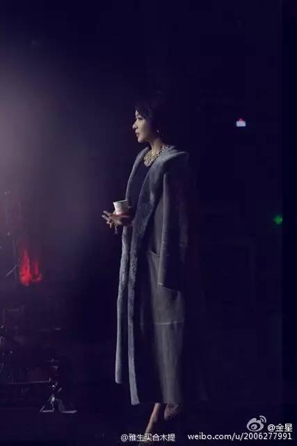 從舞者、演員、到最紅主持人！她23歲娶妻「28歲從男身變女人」　如今53歲「嫁德國老公」超幸福