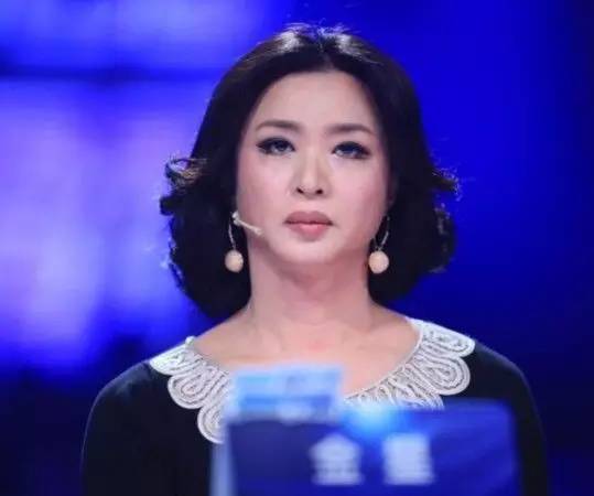 從舞者、演員、到最紅主持人！她23歲娶妻「28歲從男身變女人」　如今53歲「嫁德國老公」超幸福