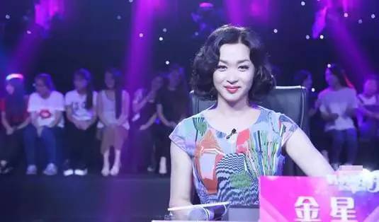 從舞者、演員、到最紅主持人！她23歲娶妻「28歲從男身變女人」　如今53歲「嫁德國老公」超幸福
