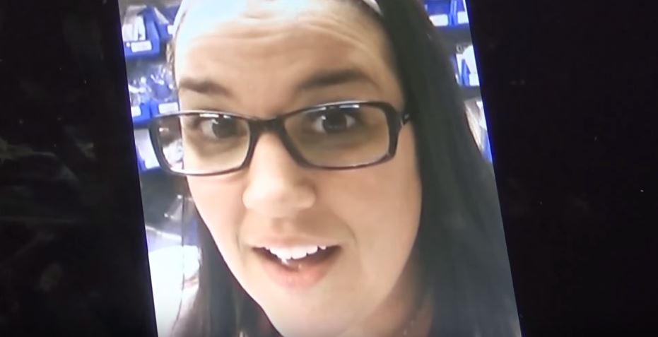 準爸媽一直不肯公布寶寶性別，親友乾脆衝來醫院「一掀開門簾所有人驚喜大叫」！