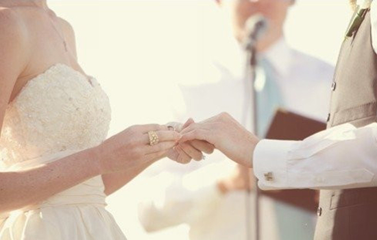 6歲孫子「嫌棄鄉下奶奶」要她吃剩飯！「媳婦的做法」讓婆婆忍不住低頭垂淚