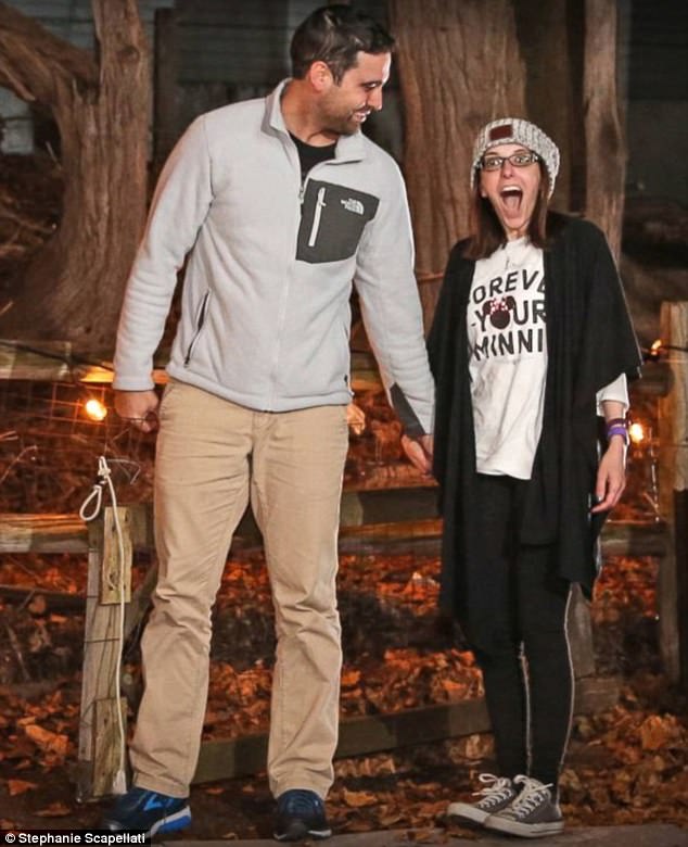 男友找來所有親友「浪漫求婚」她感動說Yes！　才剛答應「2小時後人生發生巨變」全場爆淚