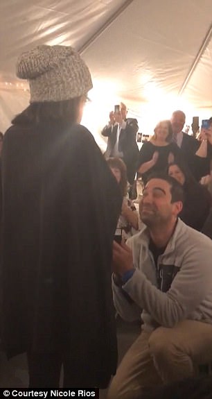 男友找來所有親友「浪漫求婚」她感動說Yes！　才剛答應「2小時後人生發生巨變」全場爆淚