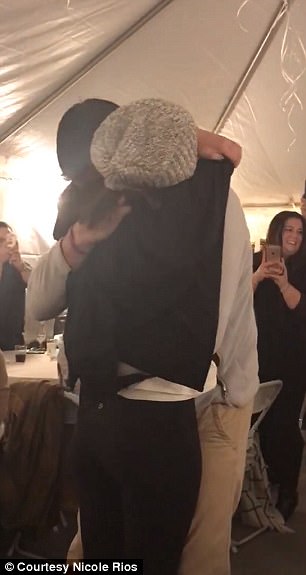 男友找來所有親友「浪漫求婚」她感動說Yes！　才剛答應「2小時後人生發生巨變」全場爆淚