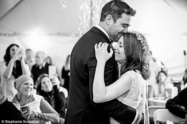 男友找來所有親友「浪漫求婚」她感動說Yes！　才剛答應「2小時後人生發生巨變」全場爆淚