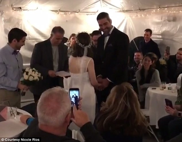 男友找來所有親友「浪漫求婚」她感動說Yes！　才剛答應「2小時後人生發生巨變」全場爆淚