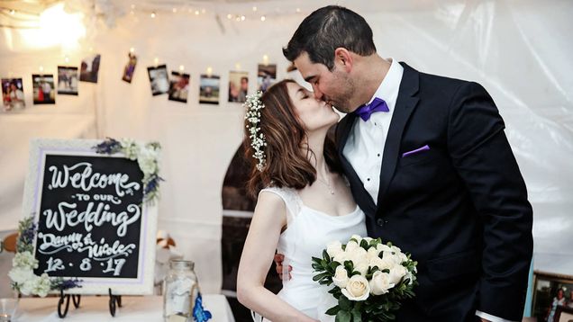 男友找來所有親友「浪漫求婚」她感動說Yes！　才剛答應「2小時後人生發生巨變」全場爆淚