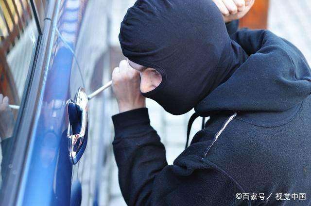 79歲拾荒老人撿到3萬「失主卻硬說少2萬」！老人無奈「掀起衣服」失主羞愧難當