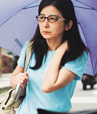 陳淑樺《夢醒時分》紅遍全台！事業巔峰卻「為一人」退出歌壇「消失18年」今再度現身街頭