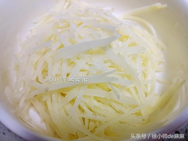 別再清炒了！教你一個「馬鈴薯餅」新吃法      不用水洗也「不用麵粉」超好吃