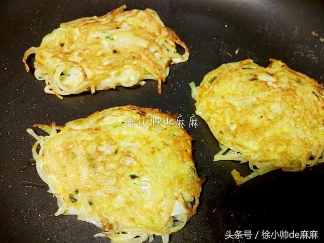 別再清炒了！教你一個「馬鈴薯餅」新吃法      不用水洗也「不用麵粉」超好吃
