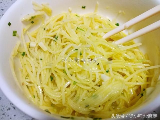 別再清炒了！教你一個「馬鈴薯餅」新吃法      不用水洗也「不用麵粉」超好吃