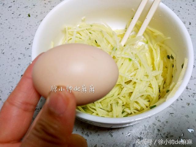 別再清炒了！教你一個「馬鈴薯餅」新吃法      不用水洗也「不用麵粉」超好吃