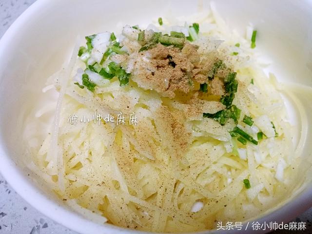 別再清炒了！教你一個「馬鈴薯餅」新吃法      不用水洗也「不用麵粉」超好吃