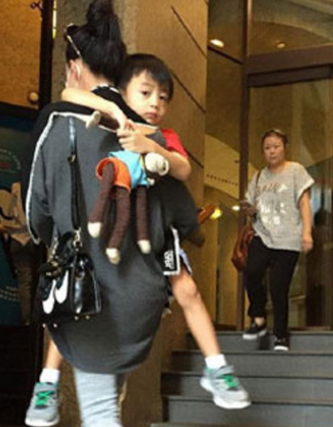 爆借種轉運！張柏芝「第三胎名字曝光」引熱議　兒子出生登記「父親欄讓大家傻眼」 