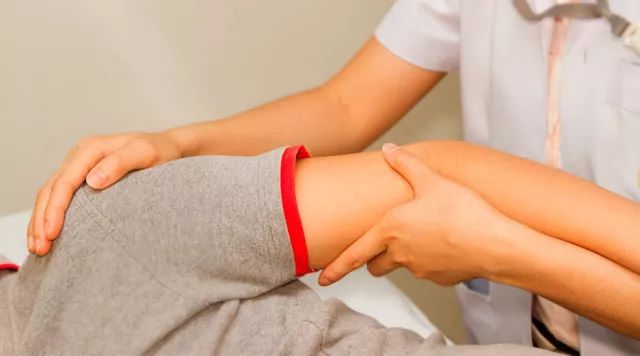 秋風起「肩背受寒氣」半夜被痛醒？肩膀抬不高「防治五十肩」　照5張圖動一動「舒緩肩痛」