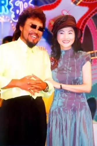 永遠的歌后！鳳飛飛「每次唱《掌聲響起》」為何泣不成聲　「憶起此生摯愛」情難控制訴思念