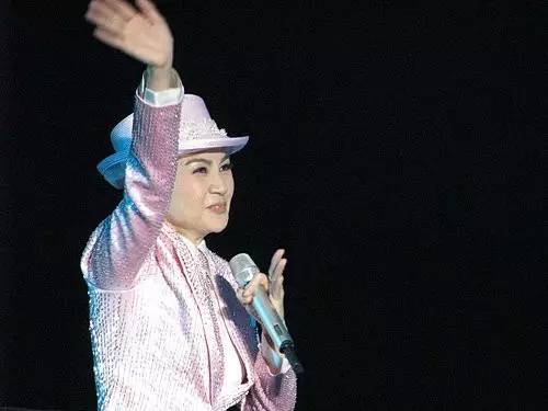 永遠的歌后！鳳飛飛「每次唱《掌聲響起》」為何泣不成聲　「憶起此生摯愛」情難控制訴思念