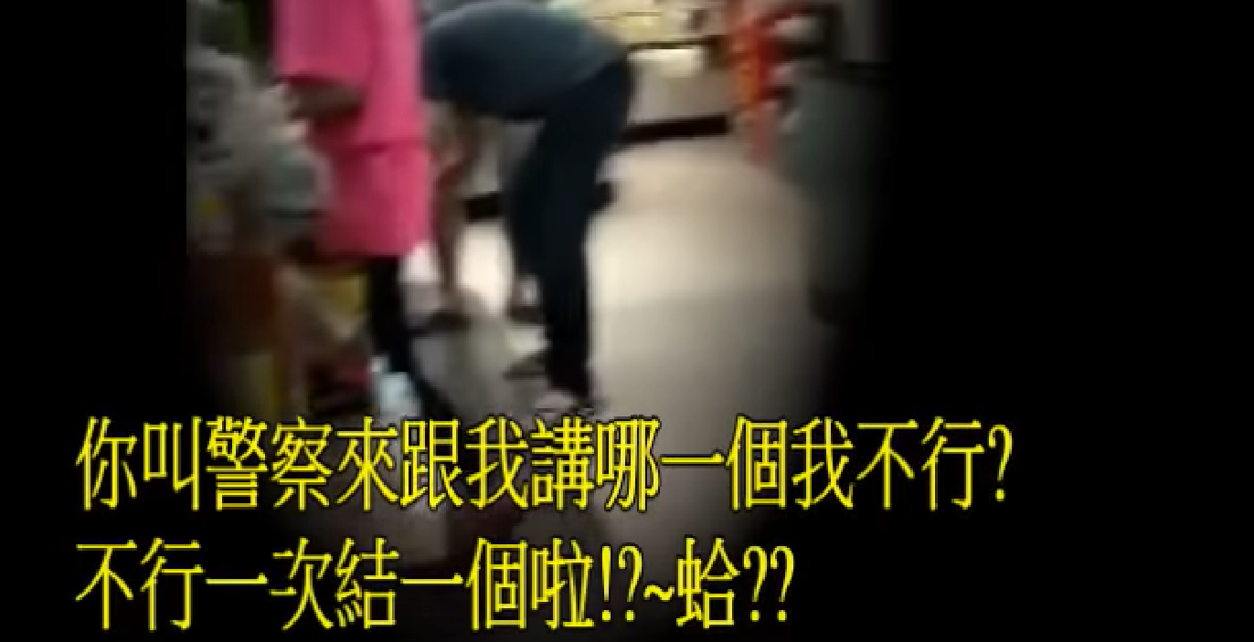 插隊被制止！男客「拿千鈔買糖果」要求每顆分開結　他嗆「就讓大家都排隊」網嘆：警察來也沒用