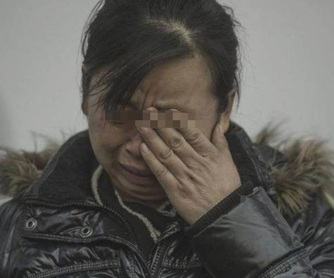 端午節我給女兒送粽子，半夜聽到廁所對話，我扔下3萬含淚回鄉