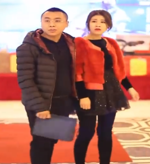 同學看見我「站櫃檯」出言嘲笑，結帳時付不出錢我「說出一句話」讓他們羞愧逃走！