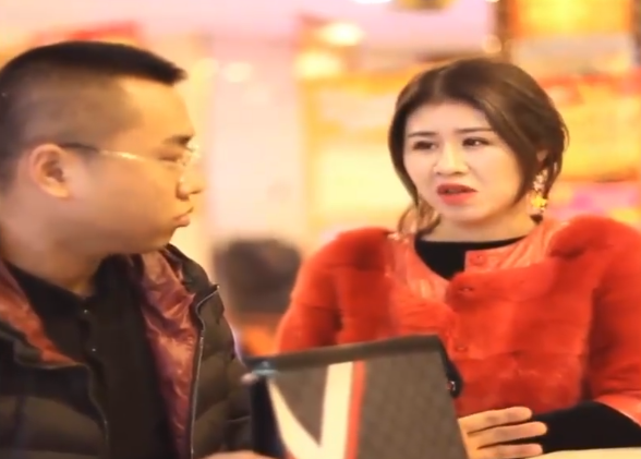 同學看見我「站櫃檯」出言嘲笑，結帳時付不出錢我「說出一句話」讓他們羞愧逃走！