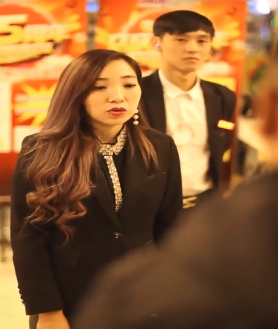 同學看見我「站櫃檯」出言嘲笑，結帳時付不出錢我「說出一句話」讓他們羞愧逃走！