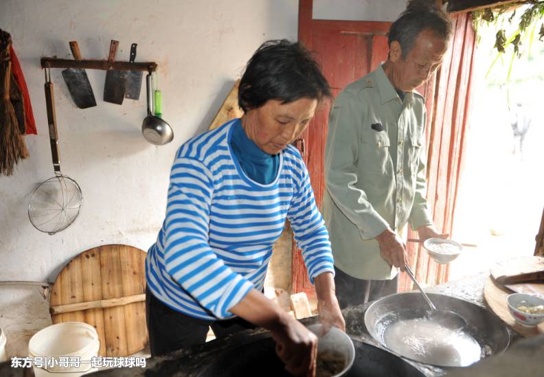 71歲女婿「照顧102歲岳母」34年如一日　不忘「丈母娘當年恩情」視如親媽