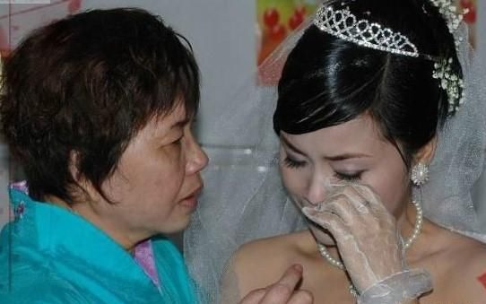 她每天「給乞丐1塊錢」給了6年，某天乞丐卻不再出現，直到她要結婚竟發現原來...激動不已！