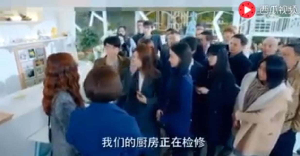 老闆娘在餐廳倒閉前「免費為流浪漢做最後一頓飯」！隔天開店竟莫名大排長龍