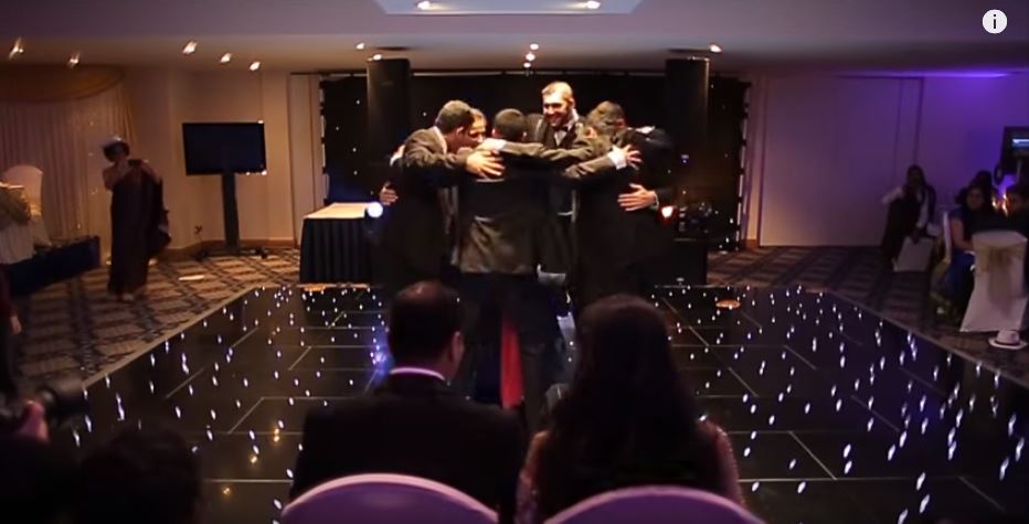 唯一掌上明珠出嫁...7兄弟合跳《獅子王》群舞嗨翻　以為沒了「突然拉新娘到中間」當場淚崩