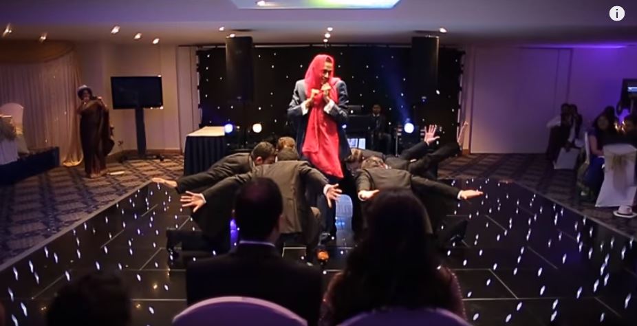 唯一掌上明珠出嫁...7兄弟合跳《獅子王》群舞嗨翻　以為沒了「突然拉新娘到中間」當場淚崩