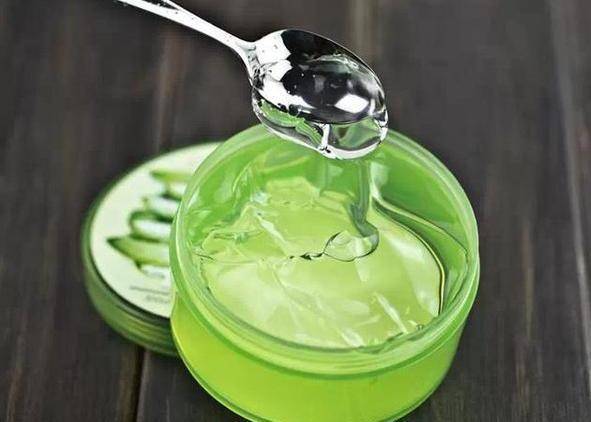「蘆薈膠」怎麼用？許多女人都用錯了，原來這樣用，皮膚就會變得很水嫩！