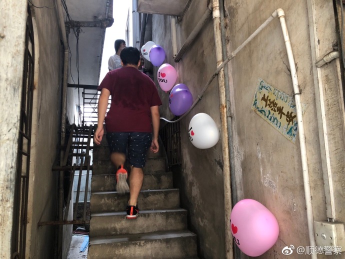 苦尋13年！女兒5歲走失「如今18歲成美國學霸」  跨國尋親淚喊：你就是我的父親