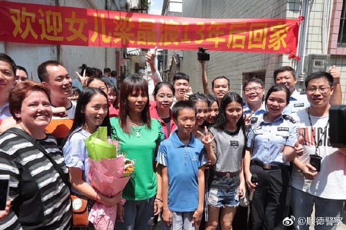 苦尋13年！女兒5歲走失「如今18歲成美國學霸」  跨國尋親淚喊：你就是我的父親