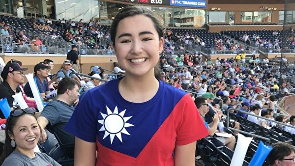 讓世界聽見台灣！14歲少女在美國球場「清唱中華民國國歌」　最後「美聲大爆發」全場鼓掌叫好