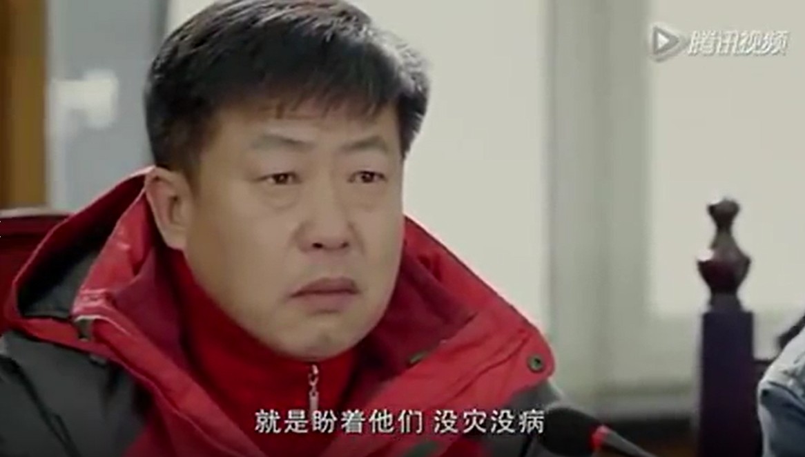 老母親流淚與3兒子打官司！「你們欠著我9個月的房租」兒子聽完慚愧不已