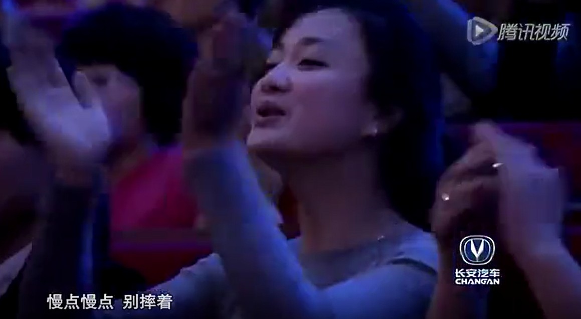 萌度指數爆棚！3歲小弟弟站上舞台「表演隨便跳」  音樂一下「機械舞魂上身」全場尖叫
