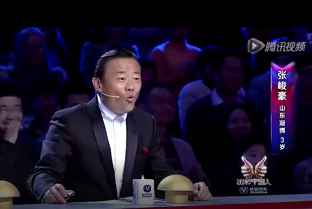 萌度指數爆棚！3歲小弟弟站上舞台「表演隨便跳」  音樂一下「機械舞魂上身」全場尖叫