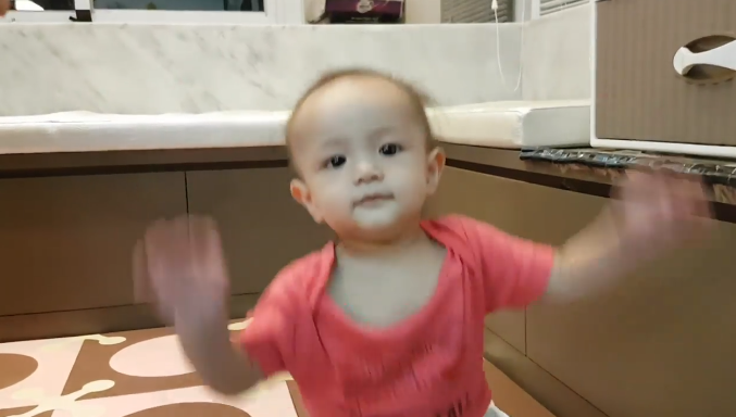 阿翔4歲女兒長相曝光！　他牽前世情人「共舞甜滋滋」網友驚呼：就是戴假髮的阿翔！