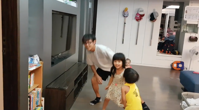 阿翔4歲女兒長相曝光！　他牽前世情人「共舞甜滋滋」網友驚呼：就是戴假髮的阿翔！