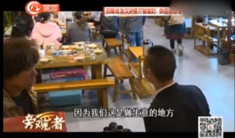 流浪漢餐廳被婦人趕「怎麼讓這種人進來？」正義客人聯手霸氣反擊：「妳出去」全場拍手叫好