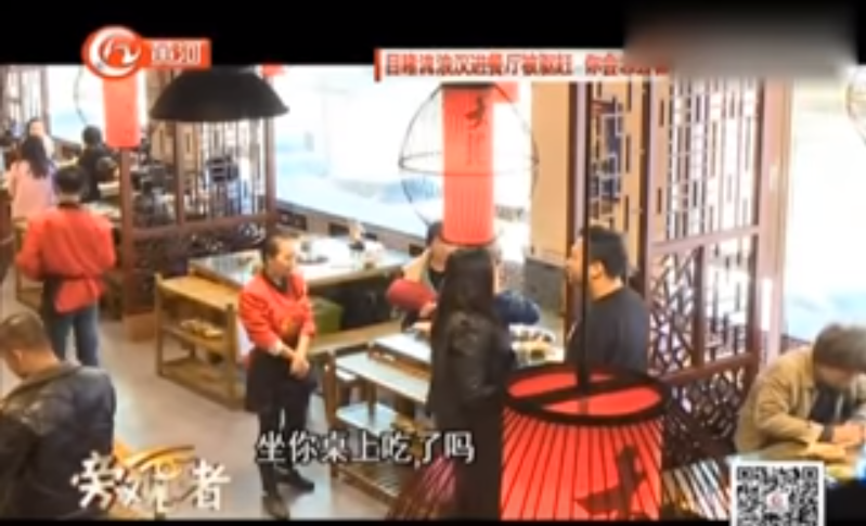 流浪漢餐廳被婦人趕「怎麼讓這種人進來？」正義客人聯手霸氣反擊：「妳出去」全場拍手叫好