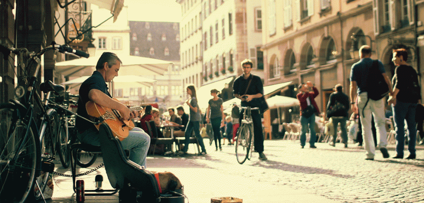 為家計放棄上大學！台灣街頭少女「爵士鼓驚豔全場」 400萬網友讚：妳的成就超越上大學