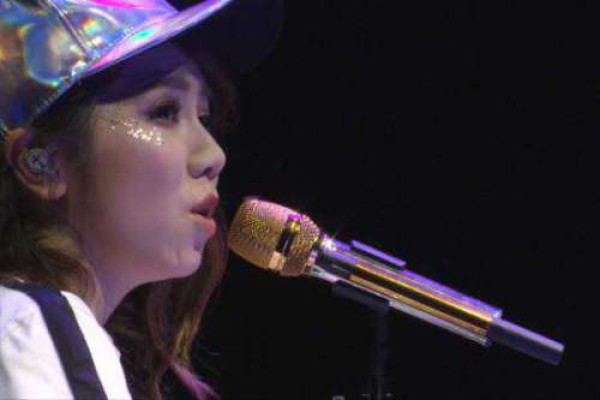 鄧紫棋秒翻白眼！選手當她面「唱前男友的歌」　唱完才發現「犯了大錯」她反應全場笑到翻