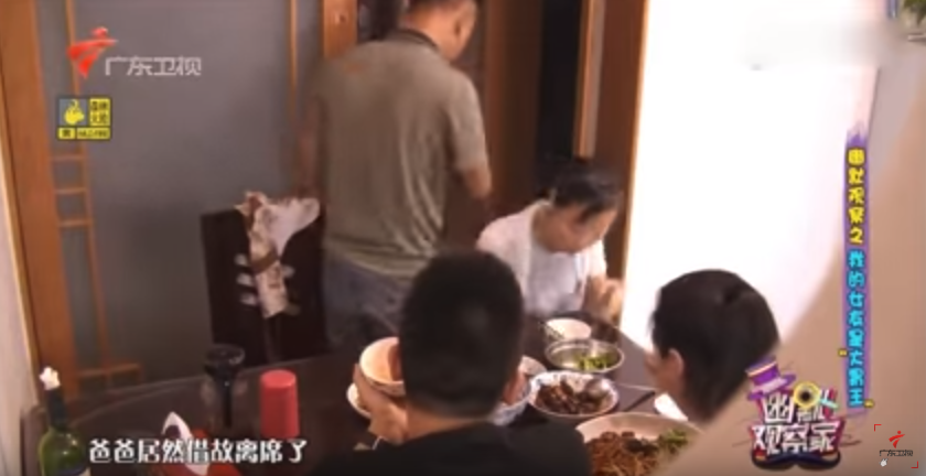 帶大胃王女友回家！爸爸見準媳婦「吃飯拿超大碗公」瞬間石化　偷瞄兒子「臉上表情出賣了他」：沒事沒事...