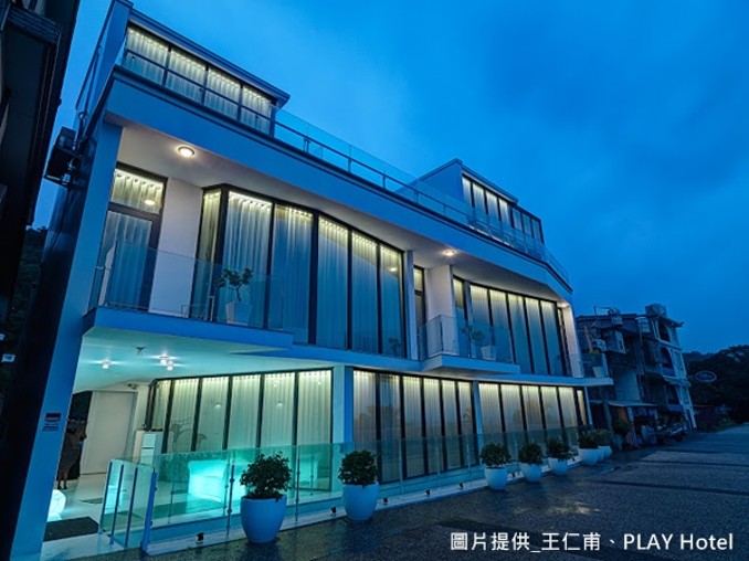 王仁甫當年「花光6千萬積蓄」堅持開民宿　季芹陪尪「海邊睡3年」笑說：至少我賺回老公