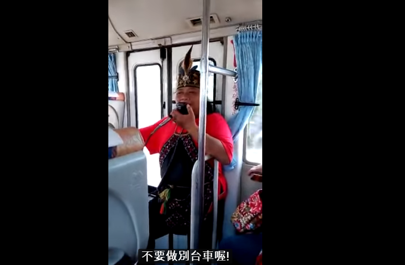 原住民導遊帶團「大秀超道地台語」乘客超驚艷　教馴夫秘訣「老公ㄘㄨㄚˋ勒蛋」全車笑到不行