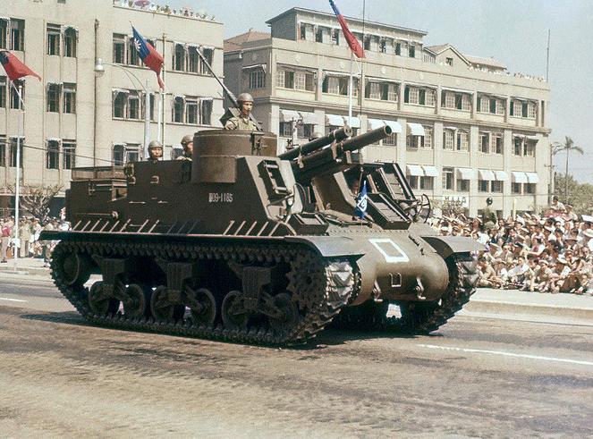陌生又熟悉！一名日本人鏡頭下的「1979年臺灣」　其中「撐黑傘的新娘」引發網友熱議
